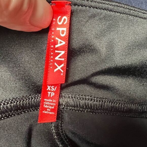NWOT Spanx Black Faux Leather Shapewear Leggings Sz XS - Picture 8 of 10